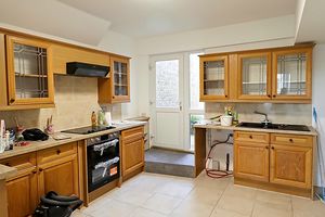 Kitchen- click for photo gallery
